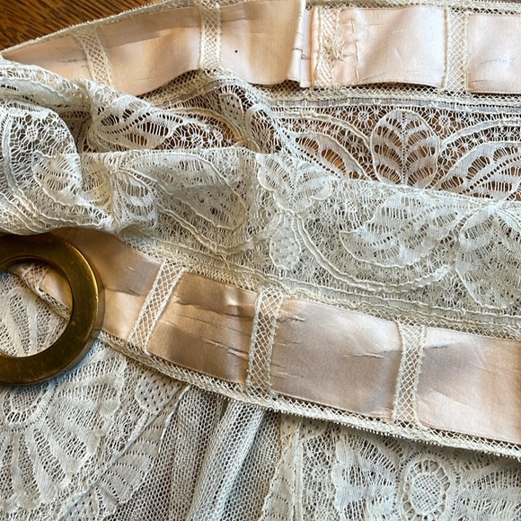 Antique Edwardian/Victorian patterned lace skirt/dress hem w/satin ribbon trim - Picture 8 of 10